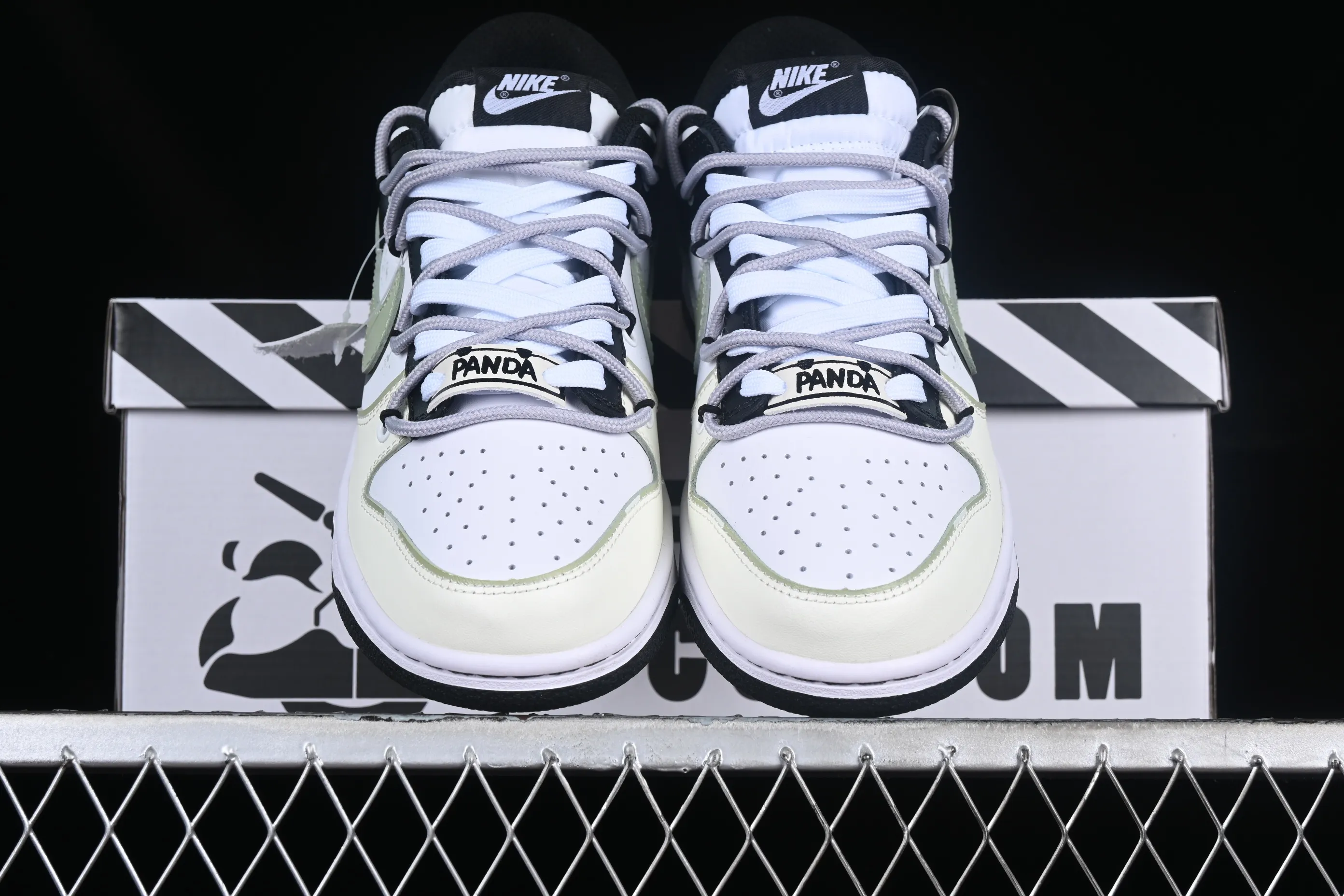 All Categories Nk SB Dunk Series Nk SB Dunk Low Low-top sneakers Nk Dunk Low Rolling in Black and white yellow panda Graffiti simple SB strap low-top casual sneakers DD1503-101